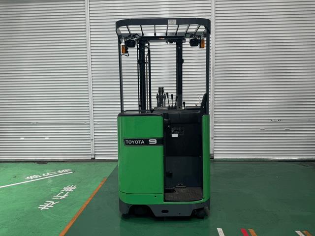 トヨタ 　フォークリフト・型式８ＦＢＲ１０・燃料タイプバッテリー・最大荷重０．９ｔ・最大揚高３．７ｍ・マストの種類２段　公道走行可　アワーメーター１９７０ｈ（6枚目）