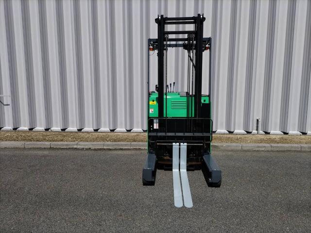 トヨタ  フォークリフト・型式7FBR15・燃料タイプバッテリー・最大荷重1.5t・最大揚高4.0m・マストの種類2段 公道走行可 8,897h(5枚目)