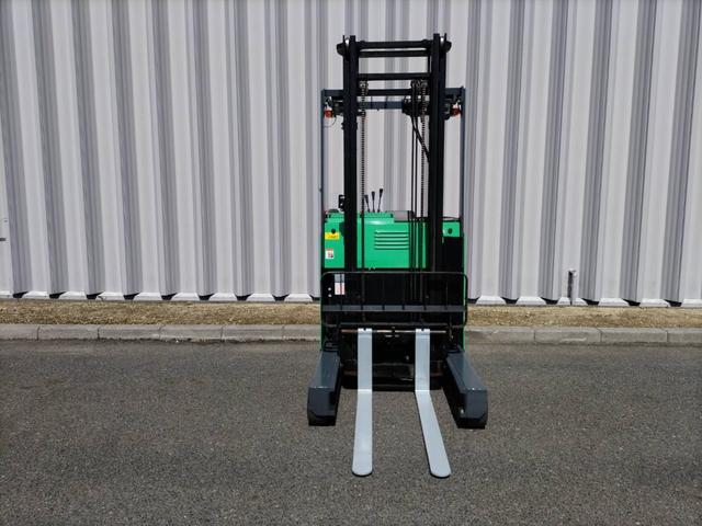 トヨタ  フォークリフト・型式7FBR15・燃料タイプバッテリー・最大荷重1.5t・最大揚高4.0m・マストの種類2段 公道走行可 8,897h(7枚目)