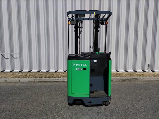 トヨタ  フォークリフト・型式7FBR15・燃料タイプバッテリー・最大荷重1.5t・最大揚高4.0m・マストの種類2段 公道走行可 8,897h(8枚目)