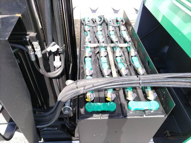 トヨタ  フォークリフト・型式7FBR15・燃料タイプバッテリー・最大荷重1.5t・最大揚高4.0m・マストの種類2段 公道走行可 8,897h(17枚目)
