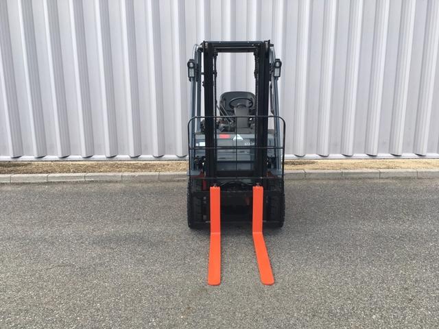 トヨタ  中古フォークリフト・02-8FD15・燃料タイプディーゼル(軽油)・エンジンカウンター・最大荷重1.5t・揚高3.0m・2段マスト 公道走行可 アワーメーター4921(5枚目)