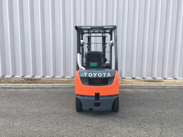 トヨタ  中古フォークリフト・02-8FD15・燃料タイプディーゼル(軽油)・エンジンカウンター・最大荷重1.5t・揚高3.0m・2段マスト 公道走行可 アワーメーター4921(6枚目)