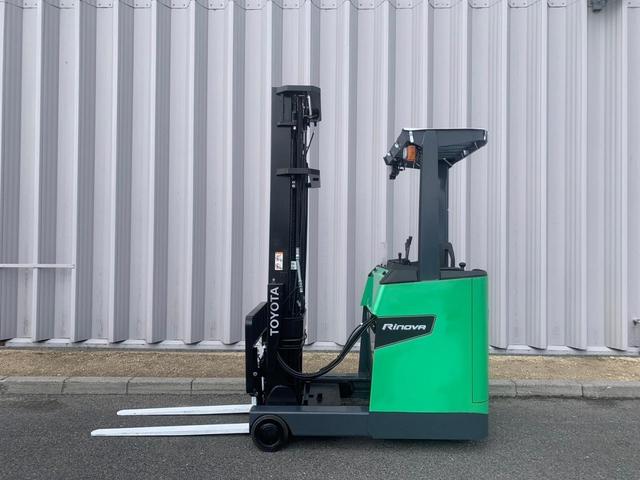 トヨタ 　フォークリフト・型式８ＦＢＲ１５・燃料タイプバッテリー・荷重０．９ｔ・揚高６．０Ｍ・マスト３段フルフリー・アタッチメント無し　　公道走行可　アワーメーター２６７４ｈ（3枚目）