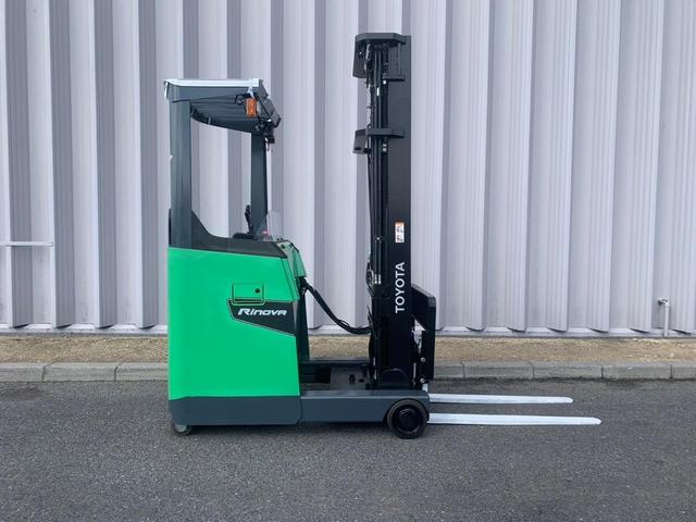 トヨタ 　フォークリフト・型式８ＦＢＲ１５・燃料タイプバッテリー・荷重０．９ｔ・揚高６．０Ｍ・マスト３段フルフリー・アタッチメント無し　　公道走行可　アワーメーター２６７４ｈ（5枚目）