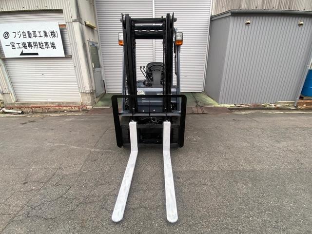 トヨタ  フォークリフト・型式02-8FD15・燃料タイプディーゼル(軽油)・荷重1.5t・揚高3.0M・マスト2段・アタッチメント無し(6枚目)