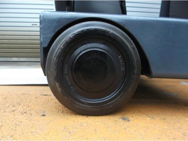 トヨタ  フォークリフト・型式7FBR15・燃料タイプバッテリー・最大荷重1.5t・最大揚高4.0m・マストの種類2段 公道走行可 アワーメーター9887h(11枚目)