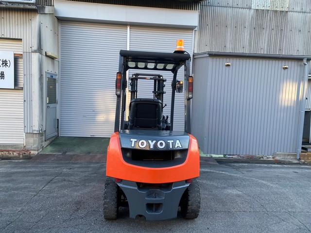 トヨタ 　フォークリフト・型式８ＦＧＬ２０・燃料タイプガソリン・荷重１．８５ｔ・揚高３．０Ｍ・マスト２段・アタッチメント全回転フォーク　公道走行可　アワーメーター７，５９２ｈ（6枚目）
