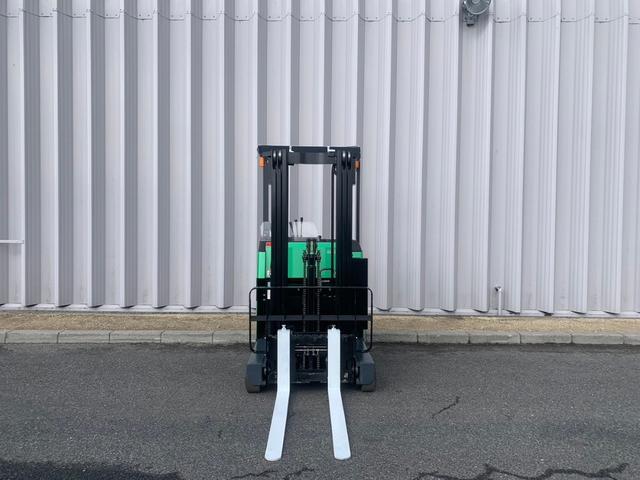 トヨタ 　フォークリフト・型式８ＦＢＲ１５・燃料タイプバッテリー・荷重１．４５ｔ・揚高４．５Ｍ・マスト３段フルフリー・アタッチメント無し　公道走行可　アワーメーター３２７９ｈ（4枚目）