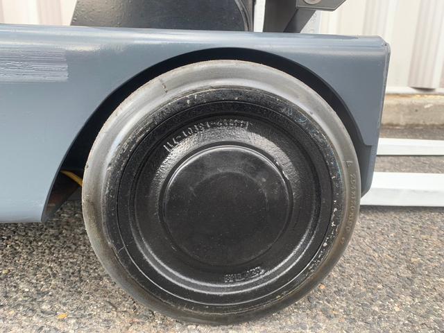 トヨタ 　フォークリフト・型式８ＦＢＲ１５・燃料タイプバッテリー・荷重１．４５ｔ・揚高４．５Ｍ・マスト３段フルフリー・アタッチメント無し　公道走行可　アワーメーター３２７９ｈ（7枚目）