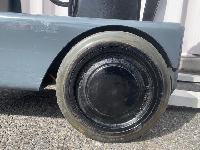 トヨタ 　フォークリフト・型式８ＦＢＲ１５・燃料タイプバッテリー・最大荷重１．５ｔ・最大揚高４．０ｍ・マストの種類２段（7枚目）