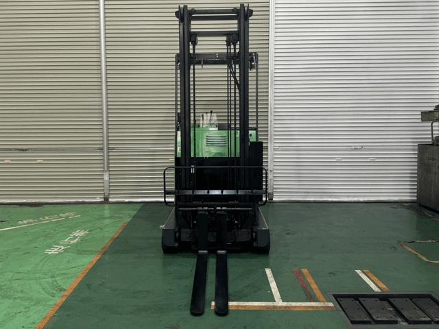 トヨタ  フォークリフト・型式7FBR18・燃料タイプバッテリー・荷重1.8t・揚高4.0M・マスト2段・アタッチメント無し 公道走行可 5,922h(3枚目)