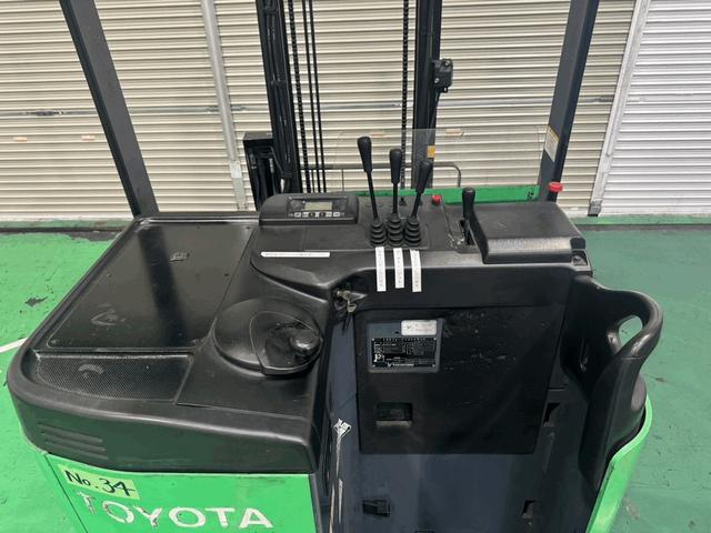 トヨタ  フォークリフト・型式7FBR18・燃料タイプバッテリー・荷重1.8t・揚高4.0M・マスト2段・アタッチメント無し 公道走行可 5,922h(6枚目)