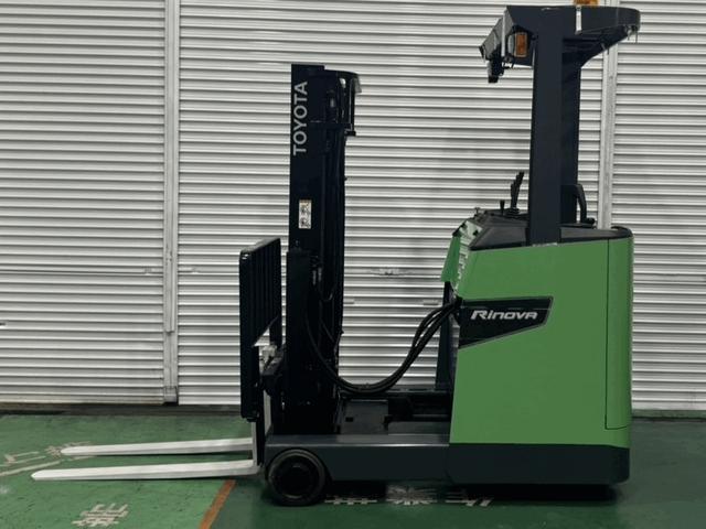 トヨタ 　フォークリフト・型式８ＦＢＲ１５・燃料タイプバッテリー・荷重１．４５ｔ・揚高３．０Ｍ・マスト２段・アタッチメントサイドシフト　公道走行可　アワーメーター６３５１ｈ（3枚目）