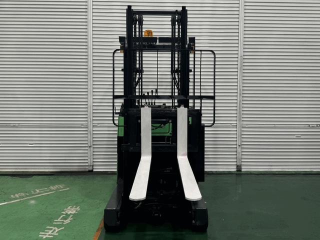 トヨタ 　フォークリフト・型式８ＦＢＲ１５・燃料タイプバッテリー・荷重１．４５ｔ・揚高３．０Ｍ・マスト２段・アタッチメントサイドシフト　公道走行可　アワーメーター６３５１ｈ（5枚目）