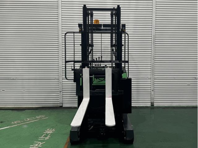 トヨタ 　フォークリフト・型式８ＦＢＲ１５・燃料タイプバッテリー・荷重１．４５ｔ・揚高３．０Ｍ・マスト２段・アタッチメントサイドシフト　公道走行可　アワーメーター６３５１ｈ（6枚目）