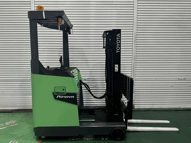 トヨタ 　フォークリフト・型式８ＦＢＲ１５・燃料タイプバッテリー・荷重１．４５ｔ・揚高３．０Ｍ・マスト２段・アタッチメントサイドシフト　公道走行可　アワーメーター６３５１ｈ（7枚目）