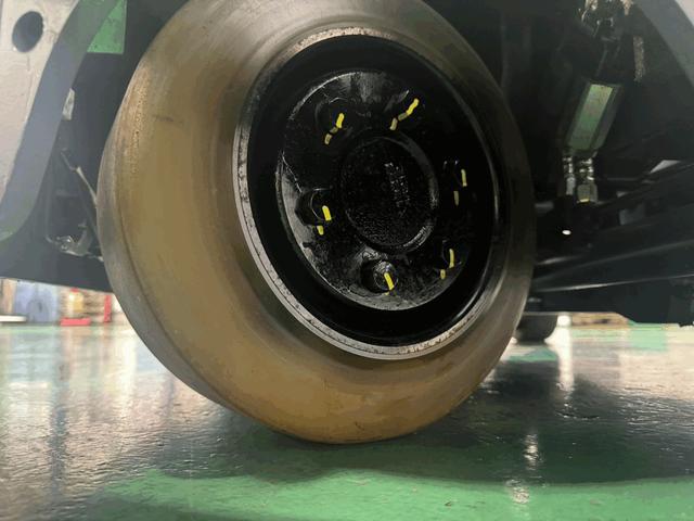 トヨタ 　フォークリフト・型式８ＦＢＲ１５・燃料タイプバッテリー・荷重１．４５ｔ・揚高３．０Ｍ・マスト２段・アタッチメントサイドシフト　公道走行可　アワーメーター６３５１ｈ（11枚目）