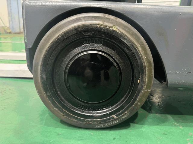 トヨタ 　フォークリフト・型式８ＦＢＲ１５・燃料タイプバッテリー・荷重１．４５ｔ・揚高３．０Ｍ・マスト２段・アタッチメントサイドシフト　公道走行可　アワーメーター６３５１ｈ（13枚目）