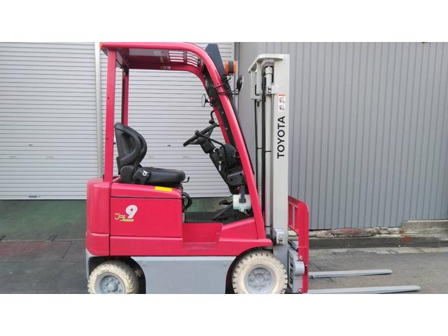 トヨタ  フォークリフト・型式3FB9・燃料タイプバッテリー・最大荷重0.8t・最大揚高3.0m・マストの種類2段・フォークシフターYJKL-VA331 公道走行可 6,611h(3枚目)