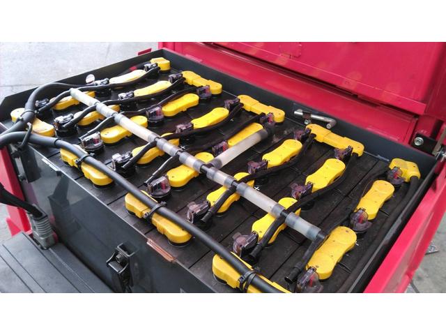 トヨタ  フォークリフト・型式3FB9・燃料タイプバッテリー・最大荷重0.8t・最大揚高3.0m・マストの種類2段・フォークシフターYJKL-VA331 公道走行可 6,611h(17枚目)