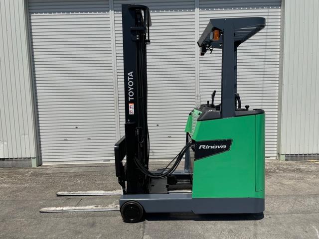 トヨタ  フォークリフトの型式8FBR15・燃料タイプバッテリー・荷重1.5t・揚高4.0m・マストの種類2段・アタッチメント名と型式なし 公道走行可 11,289h(3枚目)
