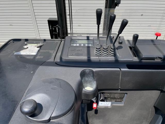トヨタ  フォークリフトの型式8FBR15・燃料タイプバッテリー・荷重1.5t・揚高4.0m・マストの種類2段・アタッチメント名と型式なし 公道走行可 11,289h(7枚目)