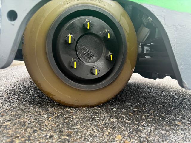 トヨタ  フォークリフトの型式8FBR15・燃料タイプバッテリー・荷重1.5t・揚高3.0m・マストの種類2段・アタッチメント名と型式なし 公道走行可 14,452h(10枚目)