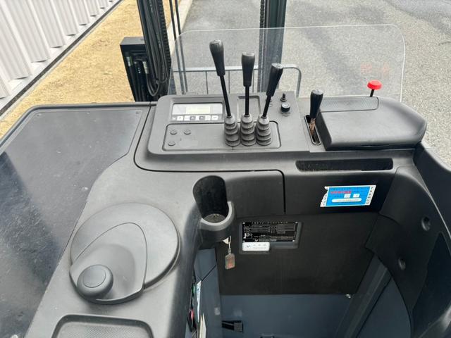 トヨタ  フォークリフトの型式8FBR15・燃料タイプバッテリー・荷重1.5t・揚高3.0m・マストの種類2段・アタッチメント名と型式なし 公道走行可 14,452h(13枚目)