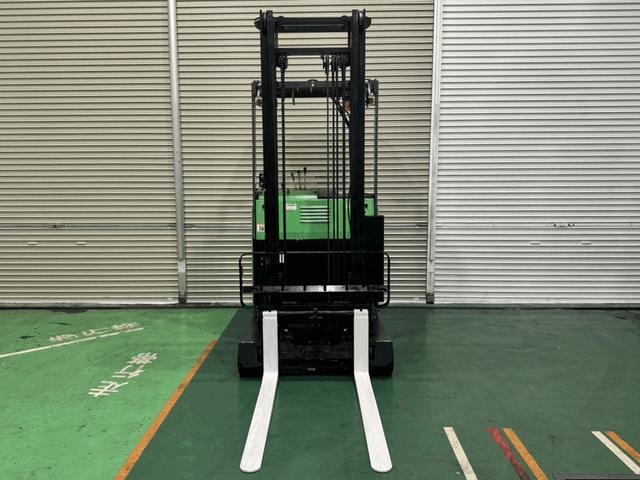 トヨタ  フォークリフトの型式7FBR15・燃料タイプバッテリー・荷重1.5t・揚高4.0m・マストの種類2段・アタッチメント名と型式なし 公道走行可 アワーメーター8993h(4枚目)
