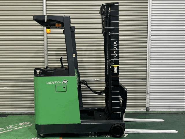 トヨタ  フォークリフトの型式7FBR15・燃料タイプバッテリー・荷重1.5t・揚高4.0m・マストの種類2段・アタッチメント名と型式なし 公道走行可 アワーメーター8993h(5枚目)