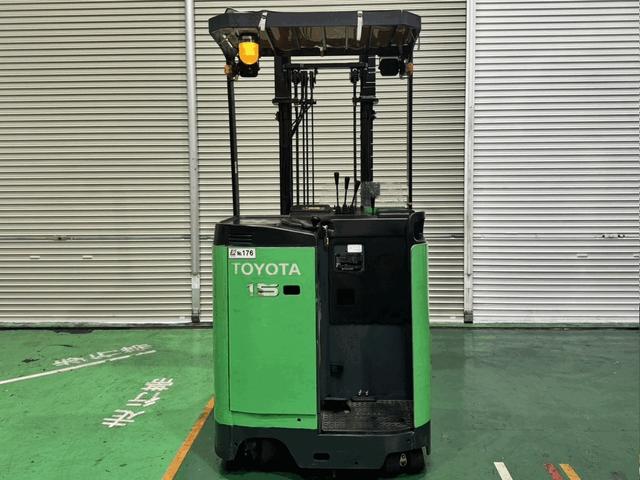 トヨタ  フォークリフトの型式7FBR15・燃料タイプバッテリー・荷重1.5t・揚高4.0m・マストの種類2段・アタッチメント名と型式なし 公道走行可 アワーメーター8993h(6枚目)