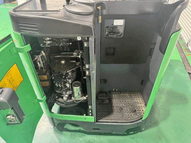 トヨタ  フォークリフトの型式7FBR15・燃料タイプバッテリー・荷重1.5t・揚高4.0m・マストの種類2段・アタッチメント名と型式なし 公道走行可 アワーメーター8993h(9枚目)