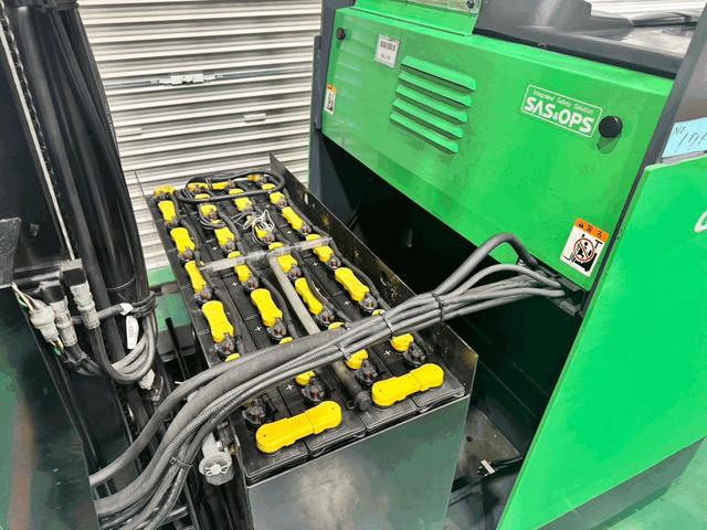 トヨタ  フォークリフトの型式7FBR15・燃料タイプバッテリー・荷重1.5t・揚高4.0m・マストの種類2段・アタッチメント名と型式なし 公道走行可 アワーメーター8993h(10枚目)