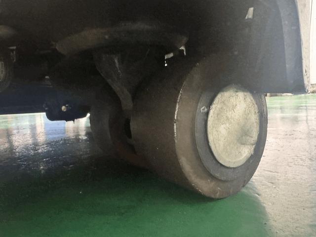 トヨタ  フォークリフトの型式7FBR15・燃料タイプバッテリー・荷重1.5t・揚高4.0m・マストの種類2段・アタッチメント名と型式なし 公道走行可 アワーメーター8993h(15枚目)