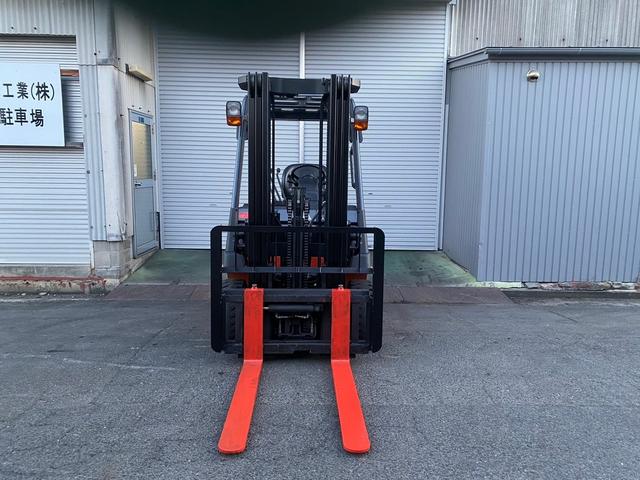 トヨタ 　フォークリフト型式８ＦＢ２５・燃料タイプバッテリー・荷重２ｔ・揚高	４．３ｍ・マストの種類３段フルフリー段・アタッチメント名サイドシフト　公道走行可　アワーメーター４９９５ｈ（6枚目）