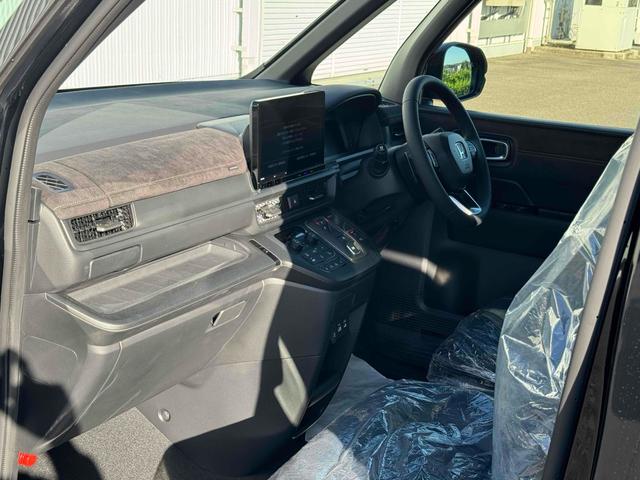ステップワゴン ｅ：ＨＥＶスパーダ　プレミアムライン　１１インチ純正ナビ　１０インチリア席モニター　マルチビューカメラシステム　レーンアシスト　衝突被害軽減システム　両側電動スライドドア　ＬＥＤヘッドランプ　スマートキー　シートヒーター　後席モニター（10枚目）