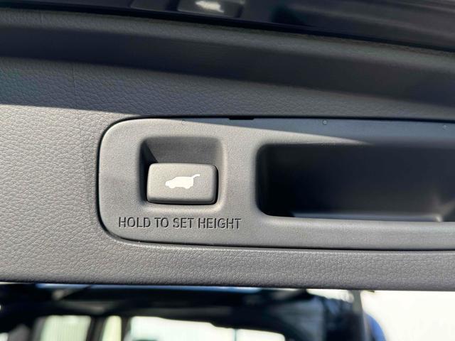 ステップワゴン ｅ：ＨＥＶスパーダ　プレミアムライン　１１インチ純正ナビ　１０インチリア席モニター　マルチビューカメラシステム　レーンアシスト　衝突被害軽減システム　両側電動スライドドア　ＬＥＤヘッドランプ　スマートキー　シートヒーター　後席モニター（24枚目）