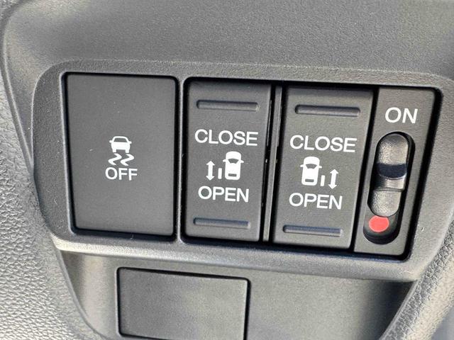 フリード クロスター フロントグリル フロントグリルエンブレム クリアランスソナー オートクルーズコントロール レーンアシスト 衝突被害軽減システム 両側電動スライドドア LEDヘッドランプ ヘッドライトウォッシャー(17枚目)