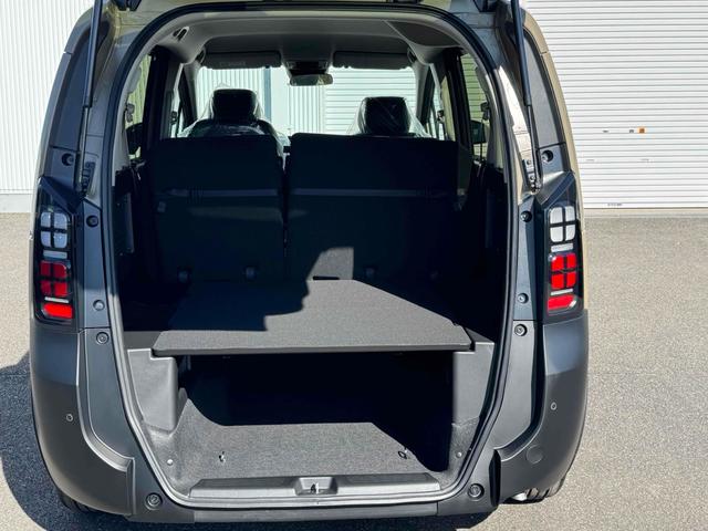 フリード クロスター フロントグリル フロントグリルエンブレム クリアランスソナー オートクルーズコントロール レーンアシスト 衝突被害軽減システム 両側電動スライドドア LEDヘッドランプ ヘッドライトウォッシャー(20枚目)