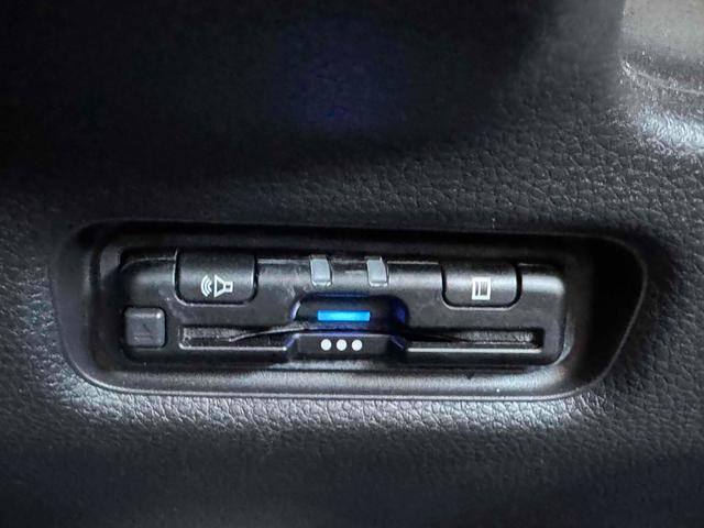 フリード エアー　ＥＸ　９インチ純正ナビ　ＥＴＣ　バックカメラ　ナビ　ＴＶ　クリアランスソナー　オートクルーズコントロール　レーンアシスト　衝突被害軽減システム　両側電動スライドドア　ＬＥＤヘッドランプ　スマートキー（17枚目）