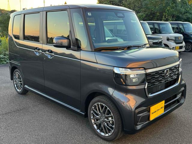 Ｎ－ＢＯＸカスタム ターボ　両側電動スライドドア　ナビ　ＴＶ　クリアランスソナー　オートクルーズコントロール　衝突被害軽減システム　ＬＥＤヘッドランプ　スマートキー　アイドリングストップ　シートヒーター　ベンチシート　ＣＶＴ（4枚目）