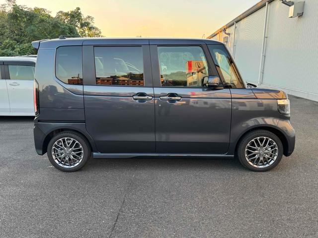 Ｎ－ＢＯＸカスタム ターボ　両側電動スライドドア　ナビ　ＴＶ　クリアランスソナー　オートクルーズコントロール　衝突被害軽減システム　ＬＥＤヘッドランプ　スマートキー　アイドリングストップ　シートヒーター　ベンチシート　ＣＶＴ（5枚目）