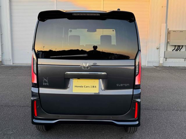 Ｎ－ＢＯＸカスタム ターボ　両側電動スライドドア　ナビ　ＴＶ　クリアランスソナー　オートクルーズコントロール　衝突被害軽減システム　ＬＥＤヘッドランプ　スマートキー　アイドリングストップ　シートヒーター　ベンチシート　ＣＶＴ（7枚目）