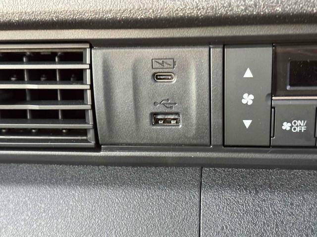 Ｎ－ＢＯＸカスタム ターボ　両側電動スライドドア　ナビ　ＴＶ　クリアランスソナー　オートクルーズコントロール　衝突被害軽減システム　ＬＥＤヘッドランプ　スマートキー　アイドリングストップ　シートヒーター　ベンチシート　ＣＶＴ（12枚目）