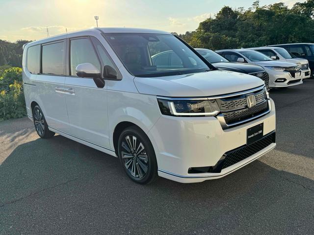 ステップワゴン スパーダ　プレミアムライン　１１インチ純正ナビ　ＥＴＣ　バックカメラ　ナビ　ＴＶ　クリアランスソナー　オートクルーズコントロール　衝突被害軽減システム　両側電動スライドドア　ＬＥＤヘッドランプ　スマートキー　シートヒーター（4枚目）