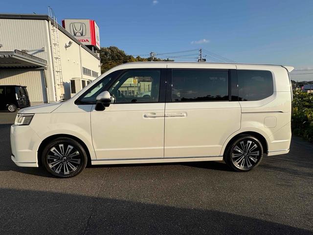 ステップワゴン スパーダ　プレミアムライン　１１インチ純正ナビ　ＥＴＣ　バックカメラ　ナビ　ＴＶ　クリアランスソナー　オートクルーズコントロール　衝突被害軽減システム　両側電動スライドドア　ＬＥＤヘッドランプ　スマートキー　シートヒーター（10枚目）