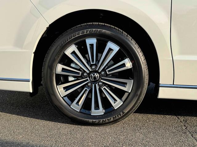 ステップワゴン スパーダ　プレミアムライン　１１インチ純正ナビ　ＥＴＣ　バックカメラ　ナビ　ＴＶ　クリアランスソナー　オートクルーズコントロール　衝突被害軽減システム　両側電動スライドドア　ＬＥＤヘッドランプ　スマートキー　シートヒーター（12枚目）