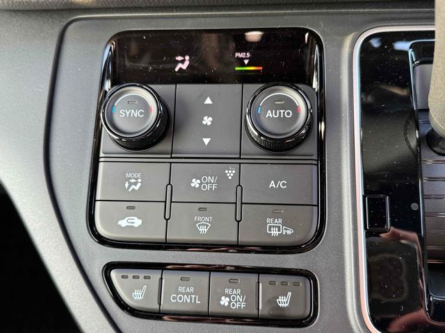 ステップワゴン スパーダ　プレミアムライン　１１インチ純正ナビ　ＥＴＣ　バックカメラ　ナビ　ＴＶ　クリアランスソナー　オートクルーズコントロール　衝突被害軽減システム　両側電動スライドドア　ＬＥＤヘッドランプ　スマートキー　シートヒーター（17枚目）