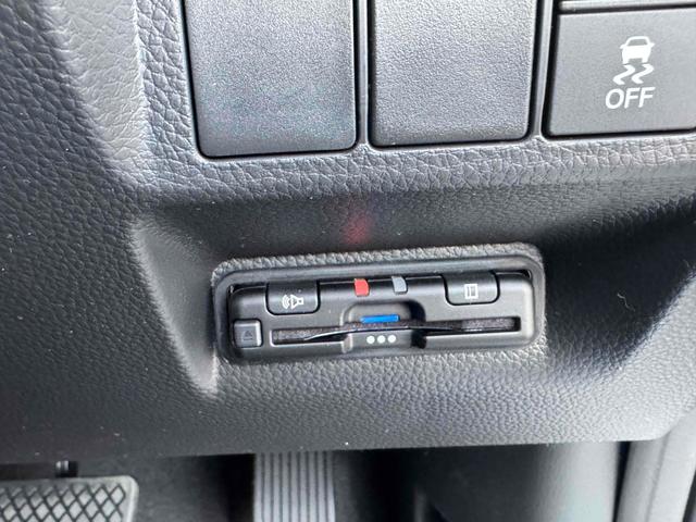 ステップワゴン スパーダ　プレミアムライン　１１インチ純正ナビ　ＥＴＣ　バックカメラ　ナビ　ＴＶ　クリアランスソナー　オートクルーズコントロール　衝突被害軽減システム　両側電動スライドドア　ＬＥＤヘッドランプ　スマートキー　シートヒーター（22枚目）